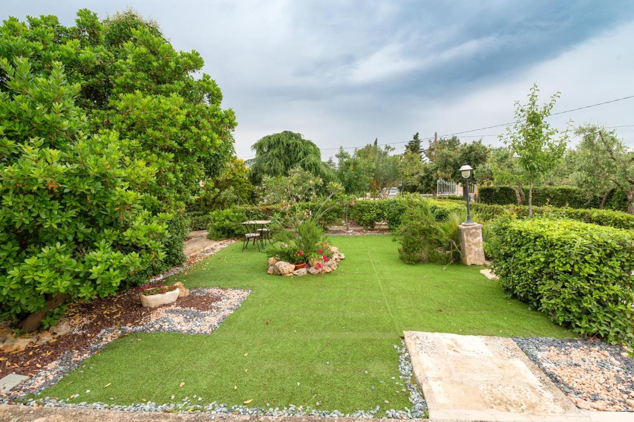Trullo Il Focolare In Masseria Cisternino Exterior foto